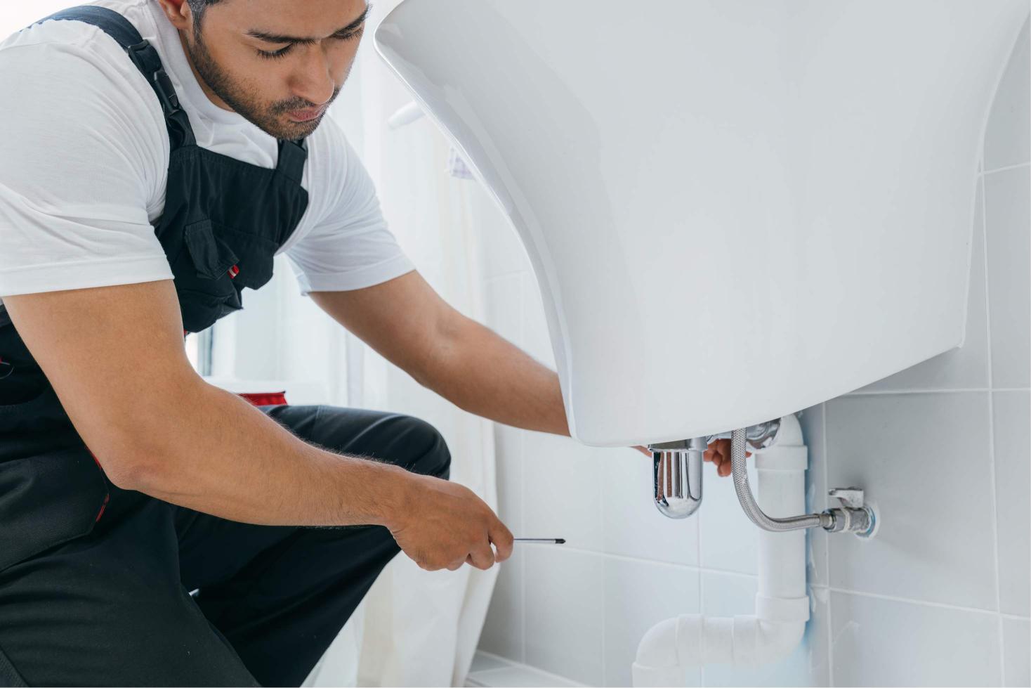 Emergency plumbing repair technician
